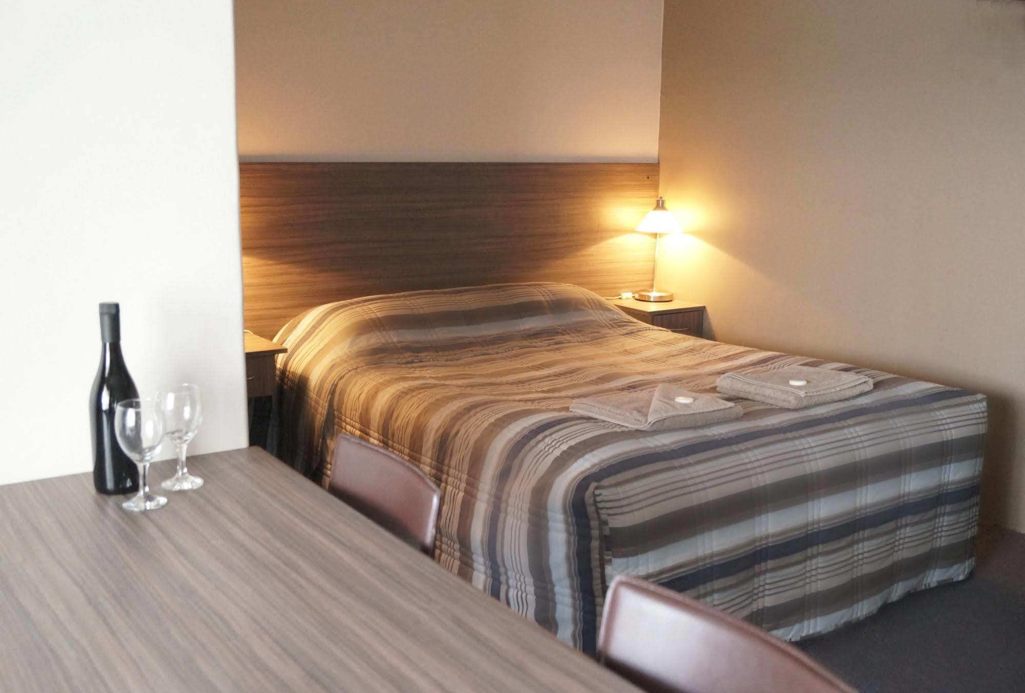 Motel Riverbend Tailen Bend Exterior foto